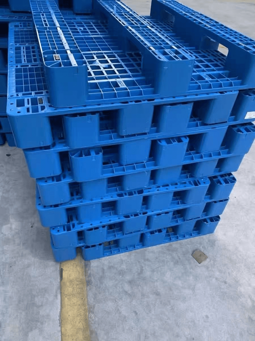 Plastic pallet